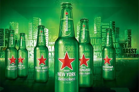 uso di due colori quasi complementari, rosso vivo e verde nella pubblicità